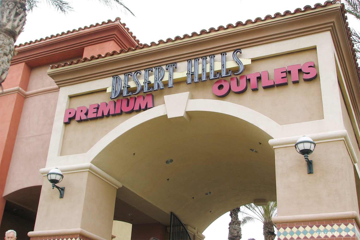 Los Angeles Blog: A shopping trip to Desert Hills Premium Outlets - Los Angeles Blog | Mitzie Mee